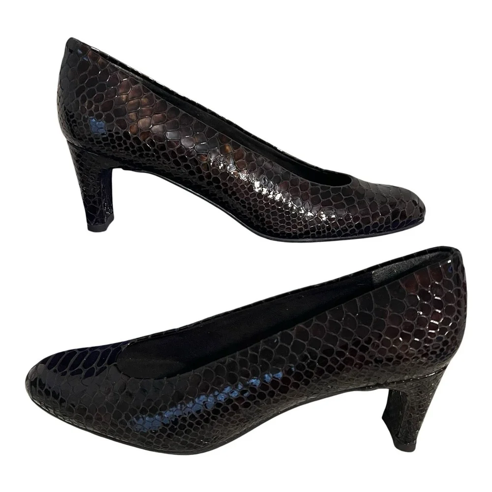 Stuart Weitzman Chicpump Heels Size 7 AAAA Narrow Brown Snake Embossed Low Heel